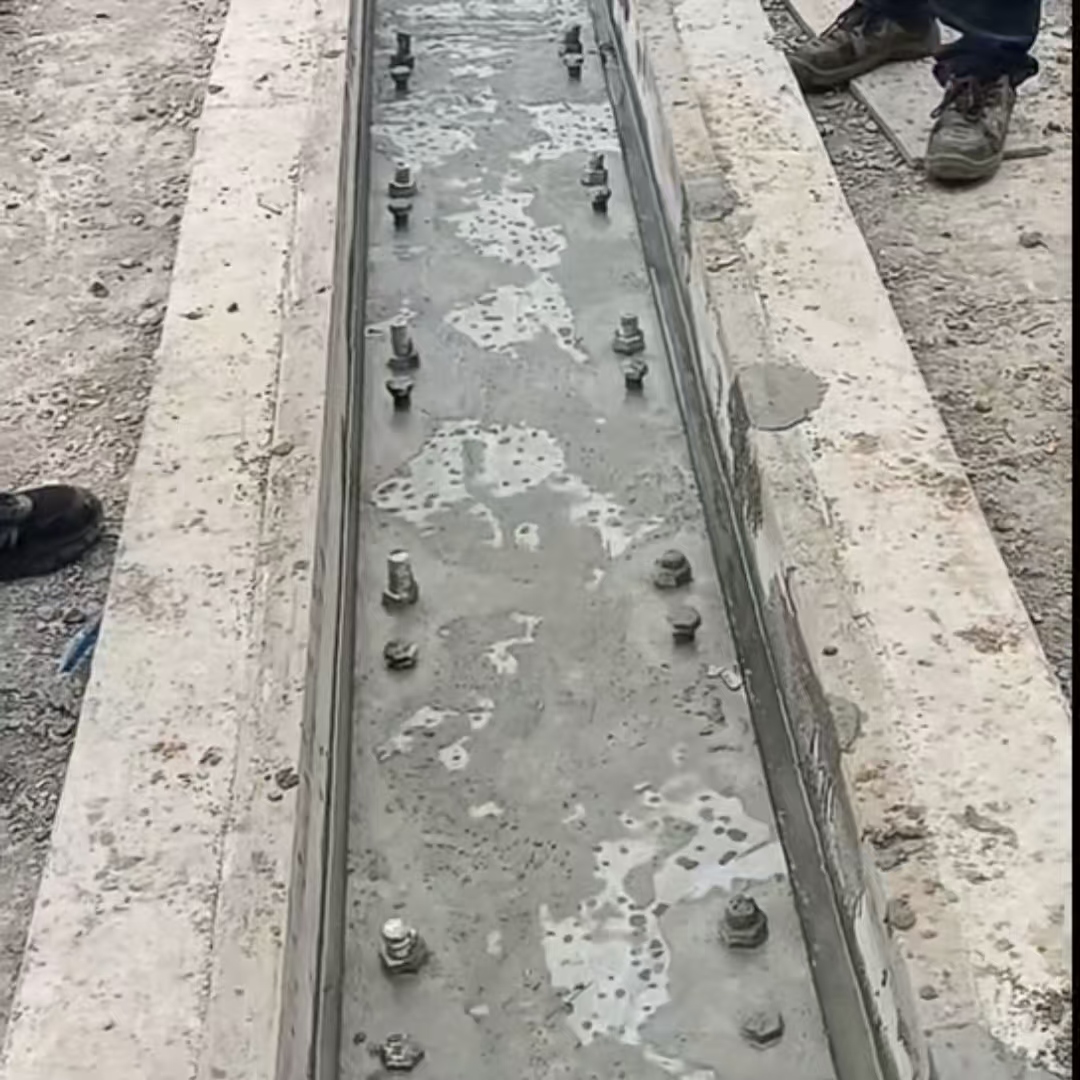 得荣港口码头起重机龙门吊重型机械设备稳固用早强快凝轨道胶泥